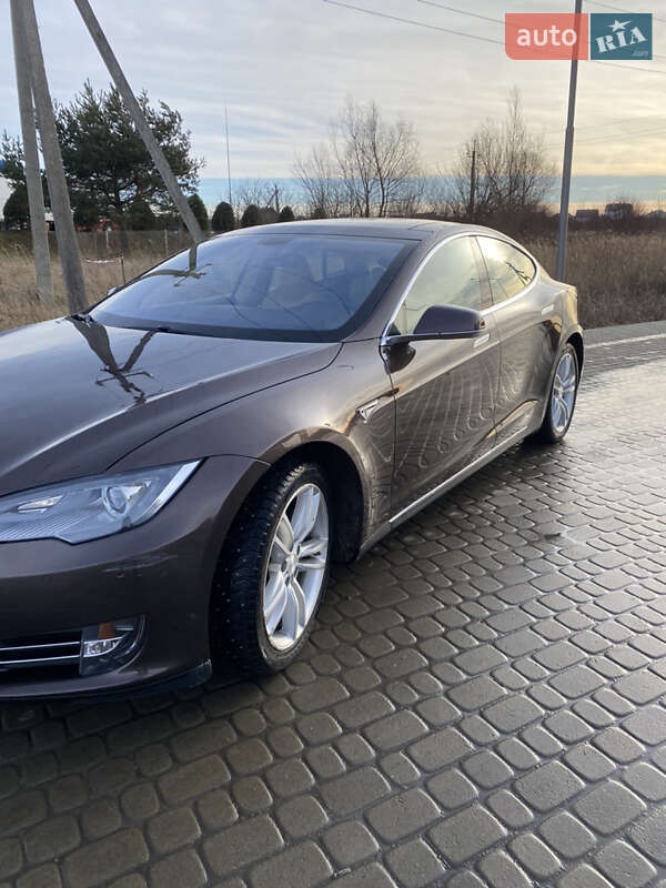 Лифтбек Tesla Model S 2014 в Жовкве