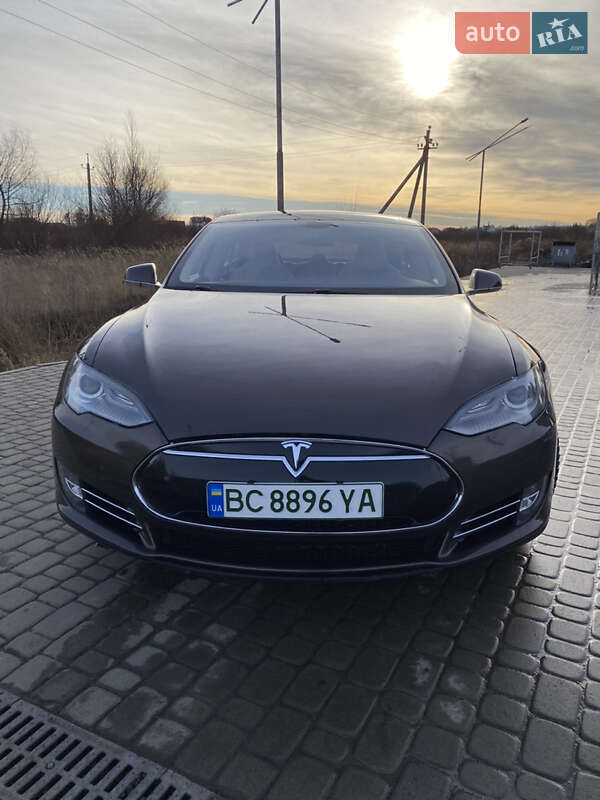 Лифтбек Tesla Model S 2014 в Жовкве