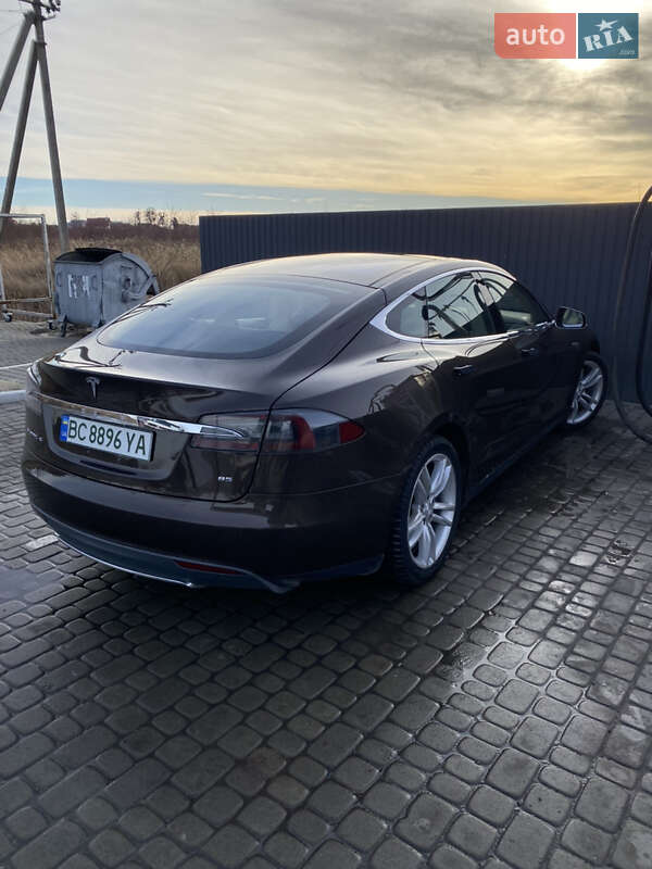 Лифтбек Tesla Model S 2014 в Жовкве