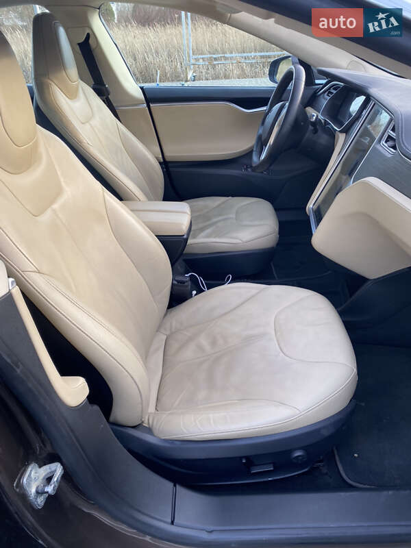 Лифтбек Tesla Model S 2014 в Жовкве