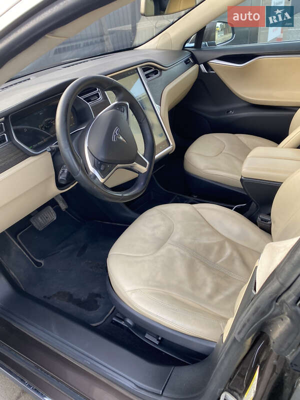 Лифтбек Tesla Model S 2014 в Жовкве