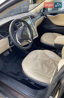 Лифтбек Tesla Model S 2014 в 