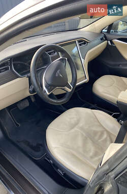 Лифтбек Tesla Model S 2014 в 