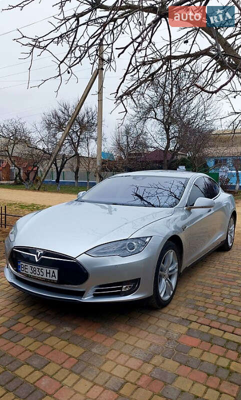 Лифтбек Tesla Model S 2015 в Львове фото 2 Лифтбек Tesla Model S 2015 в Львове