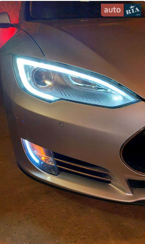 Лифтбек Tesla Model S 2015 в Львове фото 11 Лифтбек Tesla Model S 2015 в Львове