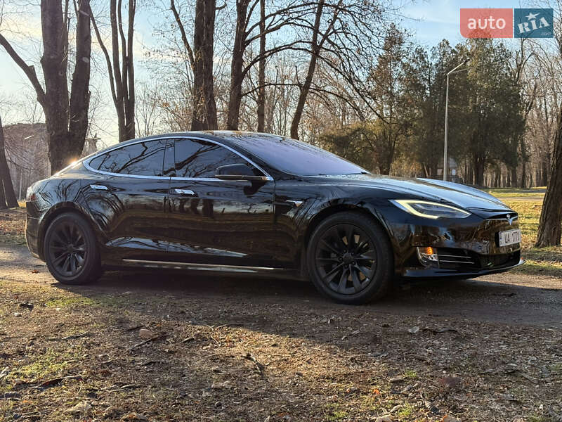 Лифтбек Tesla Model S 2021 в Кривом Роге