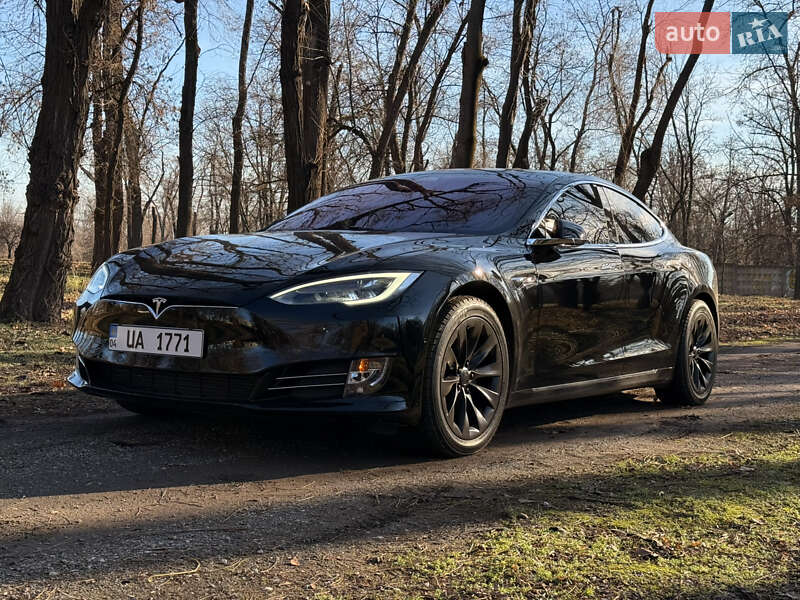 Лифтбек Tesla Model S 2021 в Кривом Роге