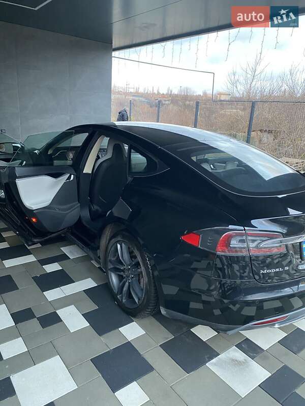 Лифтбек Tesla Model S 2014 в Днепре