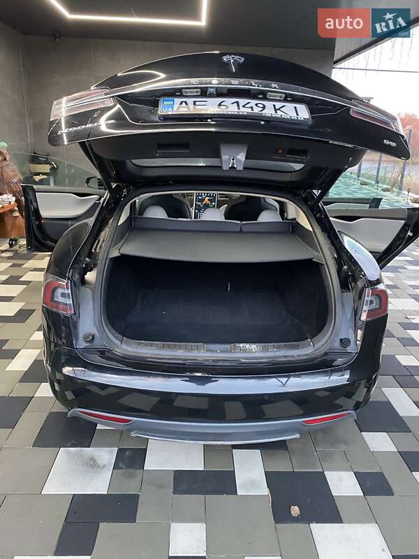 Лифтбек Tesla Model S 2014 в Днепре