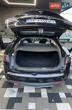 Лифтбек Tesla Model S 2014 в 
