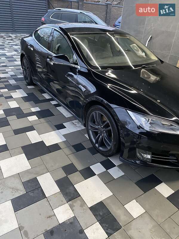 Лифтбек Tesla Model S 2014 в Днепре