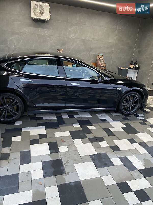Лифтбек Tesla Model S 2014 в Днепре