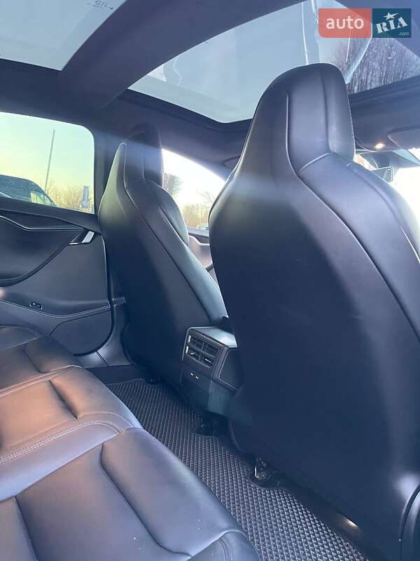 Лифтбек Tesla Model S 2018 в Киеве
