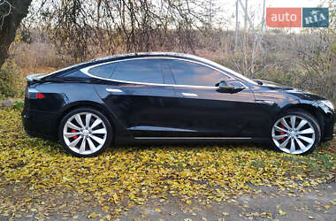 Ліфтбек Tesla Model S 2014 в Кам'янському