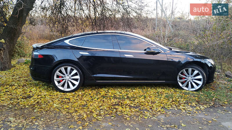 Ліфтбек Tesla Model S 2014 в Кам'янському