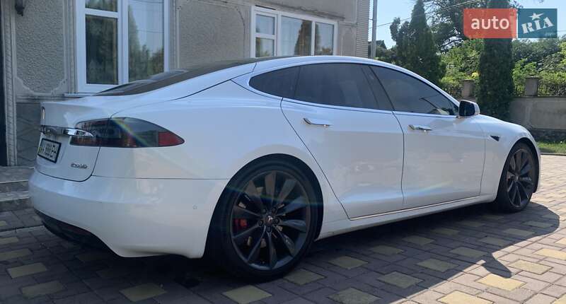 Лифтбек Tesla Model S 2017 в Киеве