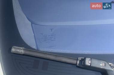 Лифтбек Tesla Model S 2017 в Киеве