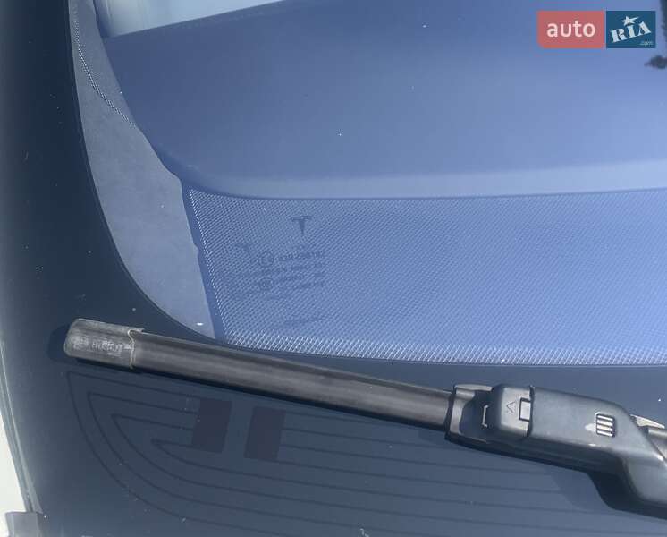 Лифтбек Tesla Model S 2017 в Киеве