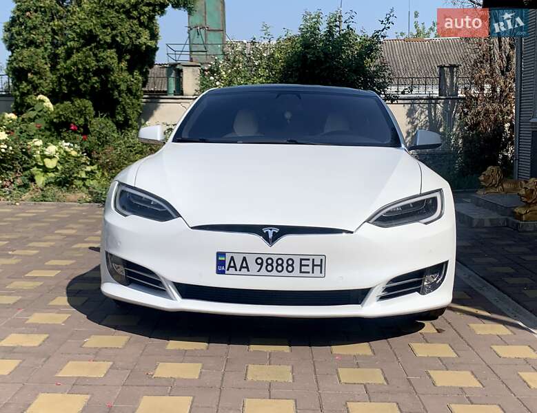 Лифтбек Tesla Model S 2017 в Киеве