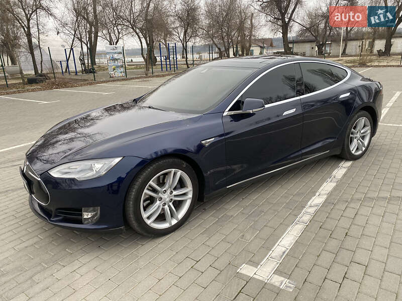 Лифтбек Tesla Model S 2014 в Запорожье