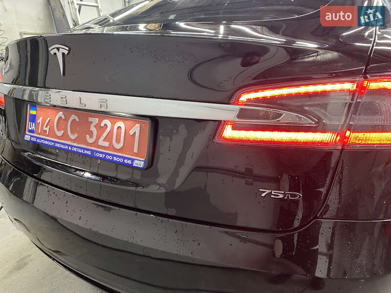 Лифтбек Tesla Model S 2017 в Львове