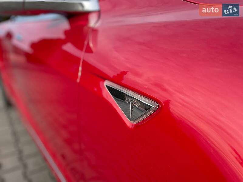 Лифтбек Tesla Model S 2014 в Виннице