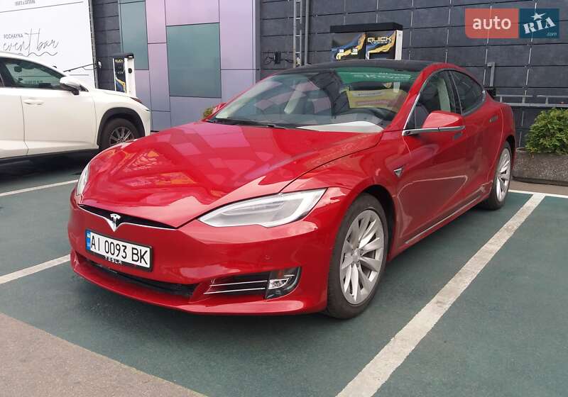 Лифтбек Tesla Model S 2018 в Киеве фото 19 Лифтбек Tesla Model S 2018 в Киеве
