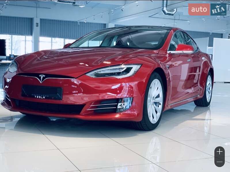 Лифтбек Tesla Model S 2018 в Киеве фото 3 Лифтбек Tesla Model S 2018 в Киеве