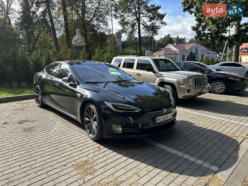 Лифтбек Tesla Model S 2018 в Львове