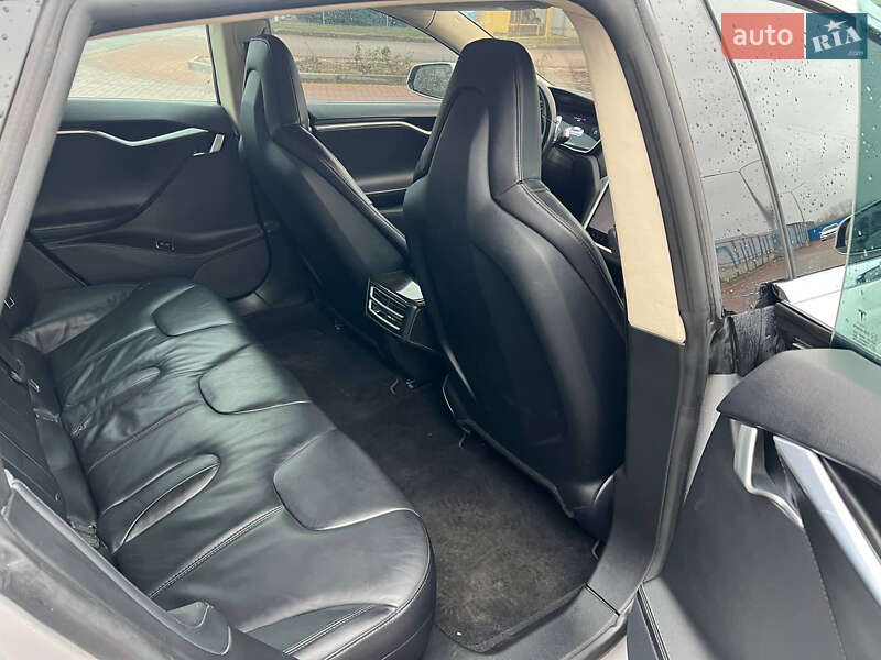 Ліфтбек Tesla Model S 2014 в Полтаві