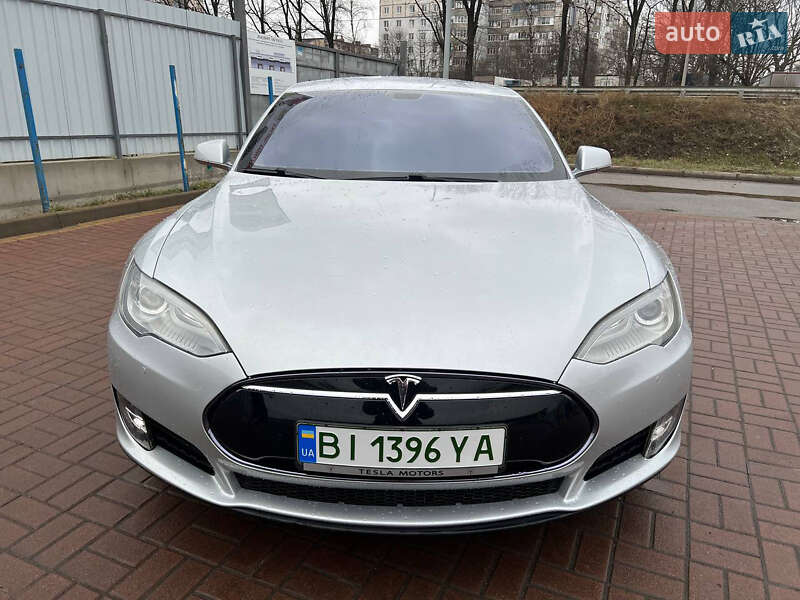 Ліфтбек Tesla Model S 2014 в Полтаві