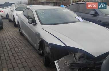 Лифтбек Tesla Model S 2014 в 