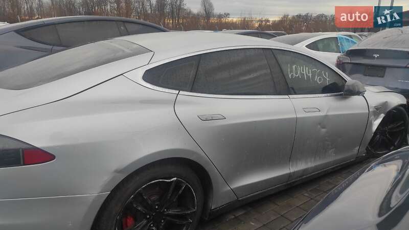 Ліфтбек Tesla Model S 2014 в Бориславі