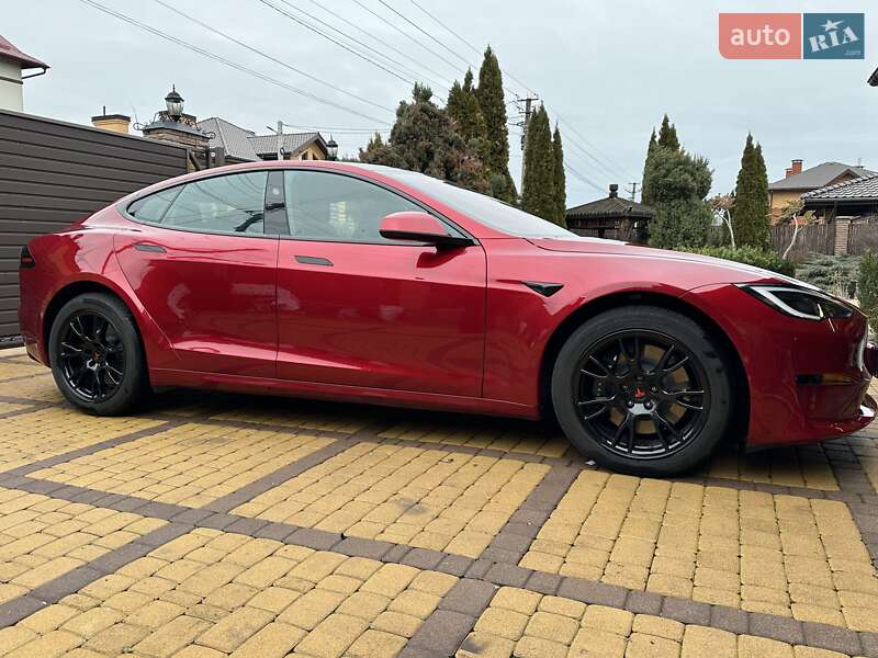 Лифтбек Tesla Model S 2024 в Киеве