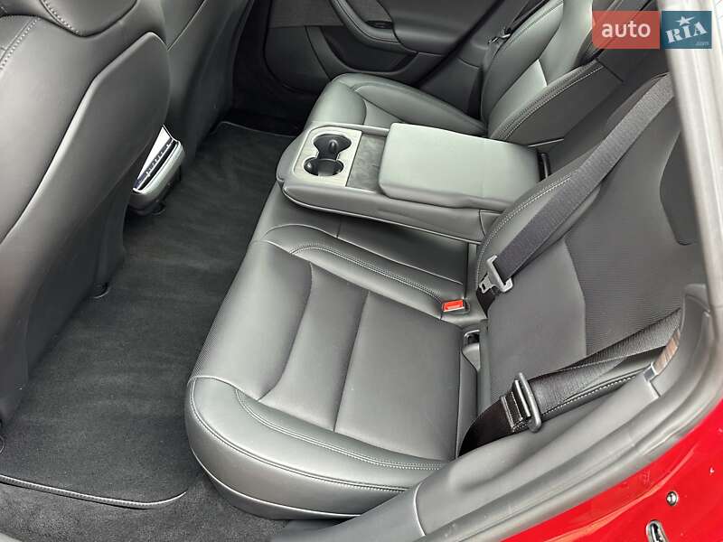 Лифтбек Tesla Model S 2024 в Киеве