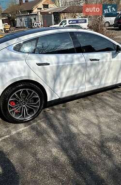 Ліфтбек Tesla Model S 2014 в Львові