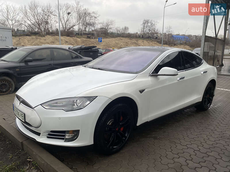 Ліфтбек Tesla Model S 2014 в Києві