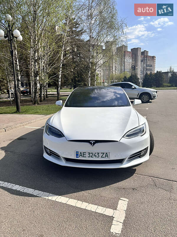 Лифтбек Tesla Model S 2016 в Кривом Роге фото 2 Лифтбек Tesla Model S 2016 в Кривом Роге
