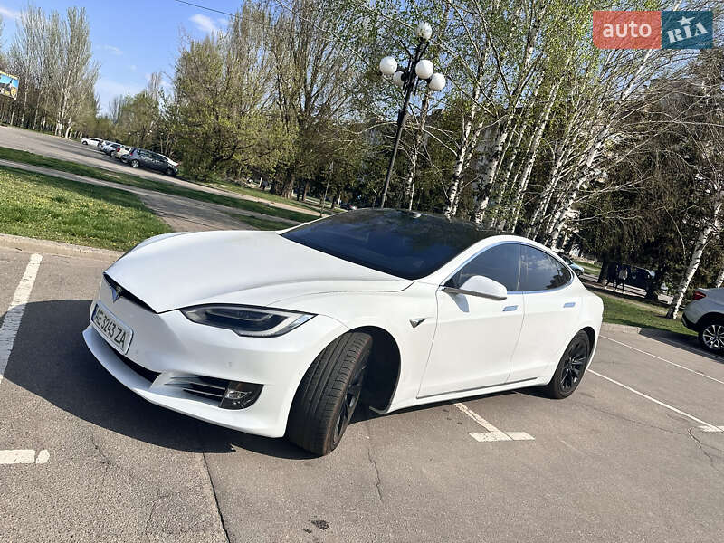 Ліфтбек Tesla Model S 2016 в 