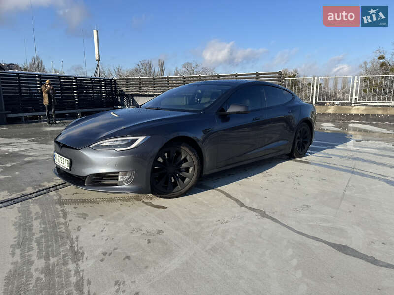 Лифтбек Tesla Model S 2016 в Киеве