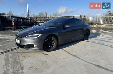 Лифтбек Tesla Model S 2016 в Киеве