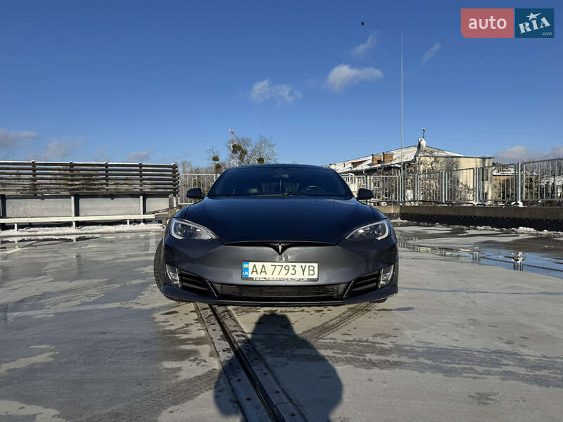 Лифтбек Tesla Model S 2016 в Киеве