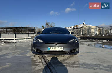 Лифтбек Tesla Model S 2016 в Киеве