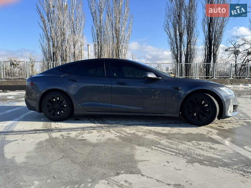 Лифтбек Tesla Model S 2016 в Киеве