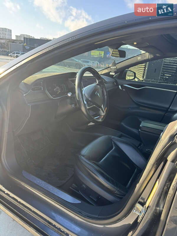Лифтбек Tesla Model S 2016 в Киеве