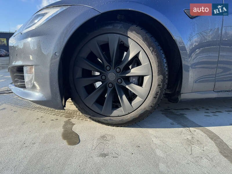 Лифтбек Tesla Model S 2016 в Киеве