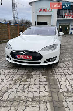 Tesla Model S 2015