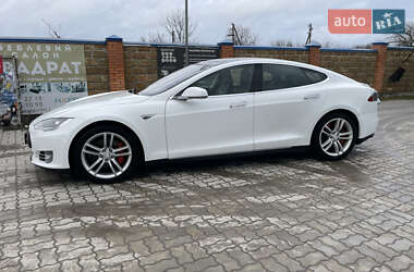 Лифтбек Tesla Model S 2015 в 