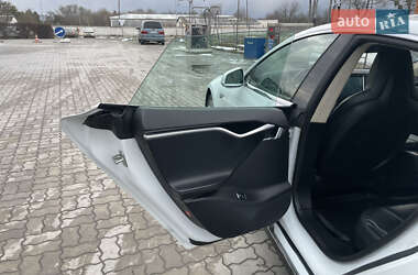 Лифтбек Tesla Model S 2015 в 