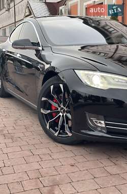 Ліфтбек Tesla Model S 2015 в Стрию